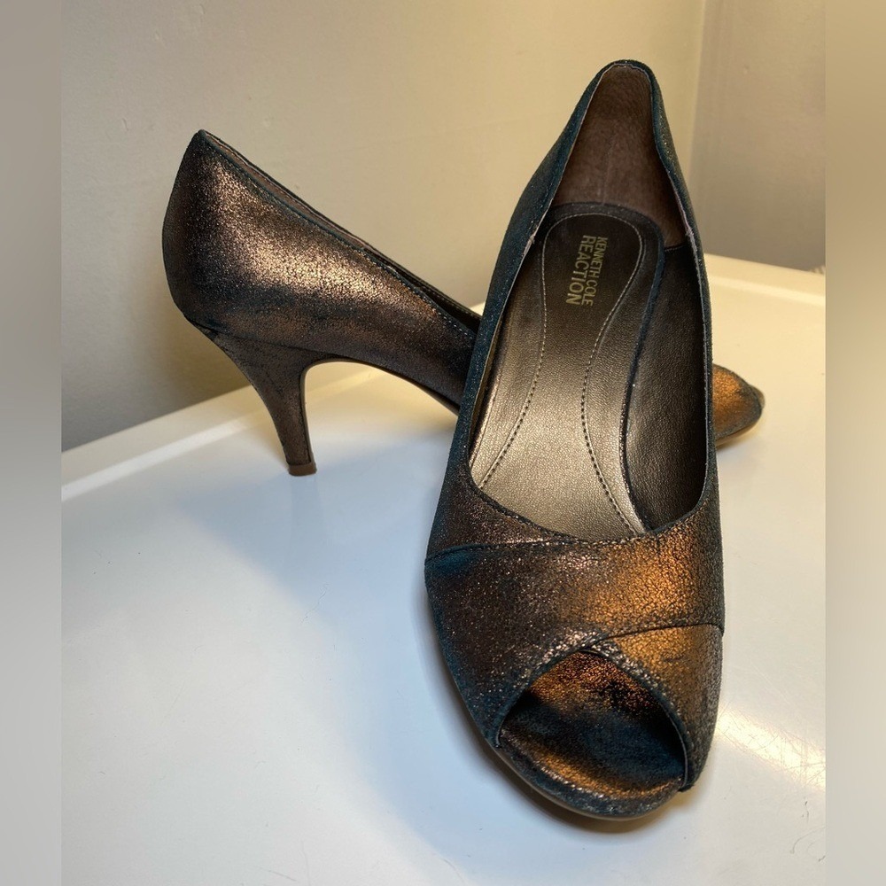 Kenneth Cole Reaction Leather Metallic Bronze Peep‎ Toe Kitten Heels Size 8.5 J
